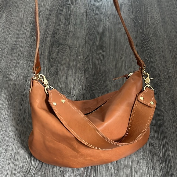 Clare V Moyen Messenger - Picture 7 of 12